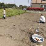 堂ヶ山町の水田での土壌調査(1) 測量