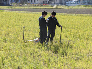 堂ヶ山町の水田での土壌調査(1)